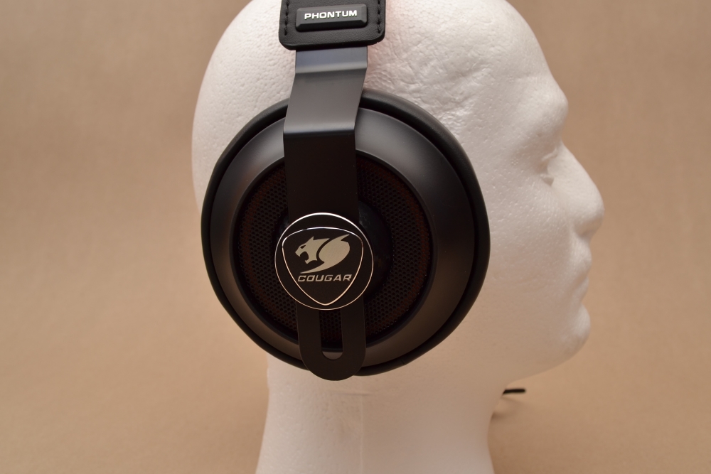 Cougar_Phontum-headset_earcup.JPG